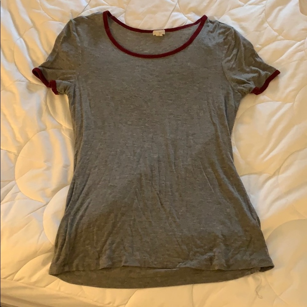 Simple grey tee with maroon detail! ❤️